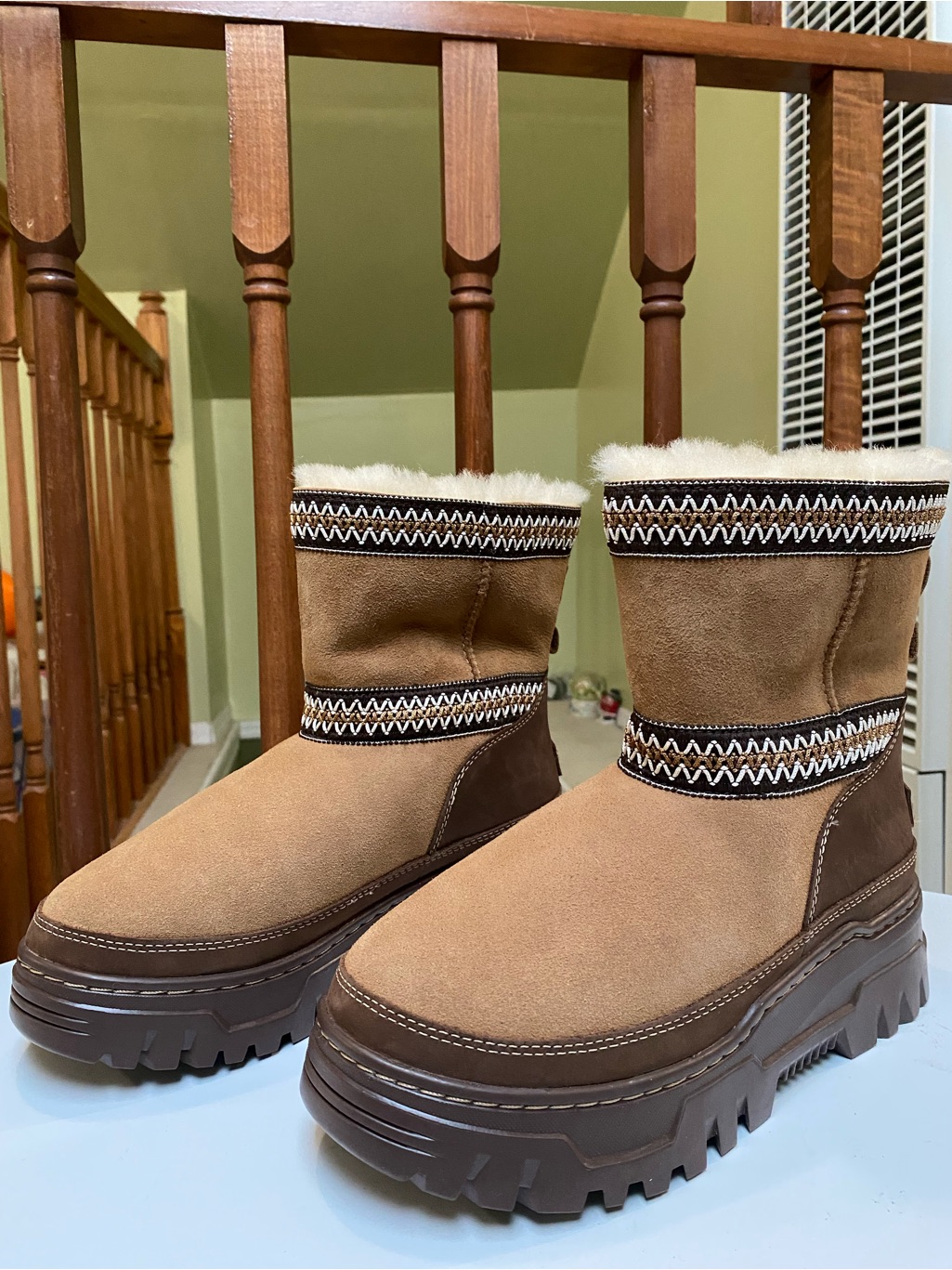 Ugg Mini Trailgazer Boots Size 8 Women New H43n3